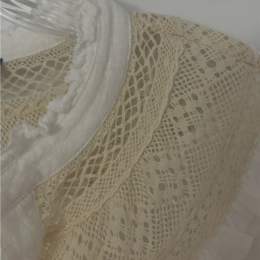 Like NEW Democracy White and Cream Lace Blouse Size Large - Picture 6 of 9